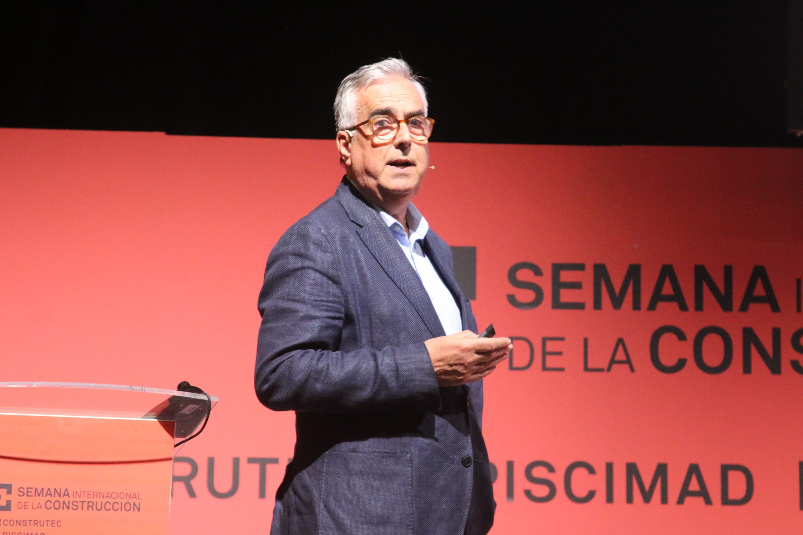 Grupo-Lobe-destaca-en-el-Congreso-Alimarket-de-la-Semana-Internacional-de-la-Construccion-2024-585×390-1